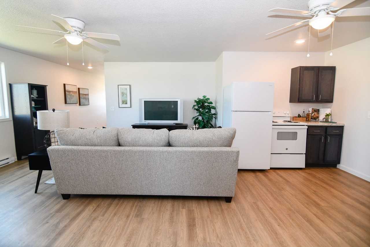 Sunset Pointe - Photo 6 of 50