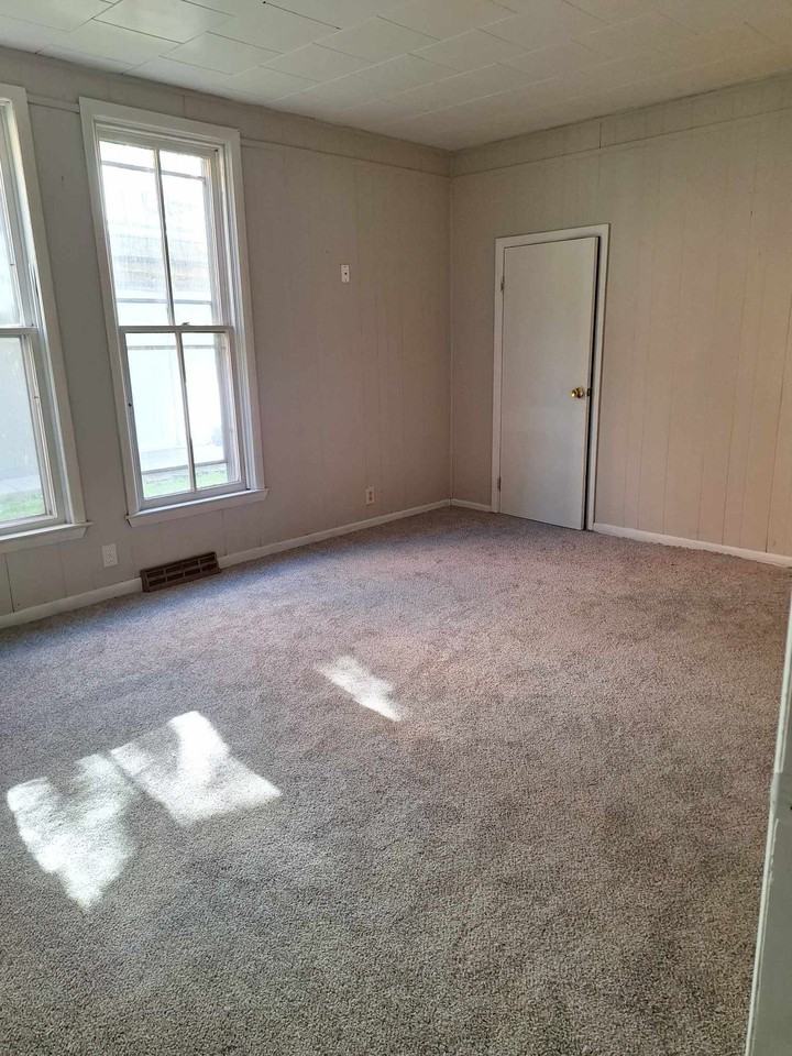 Beautiful Sidney Home - Photo 2 of 5