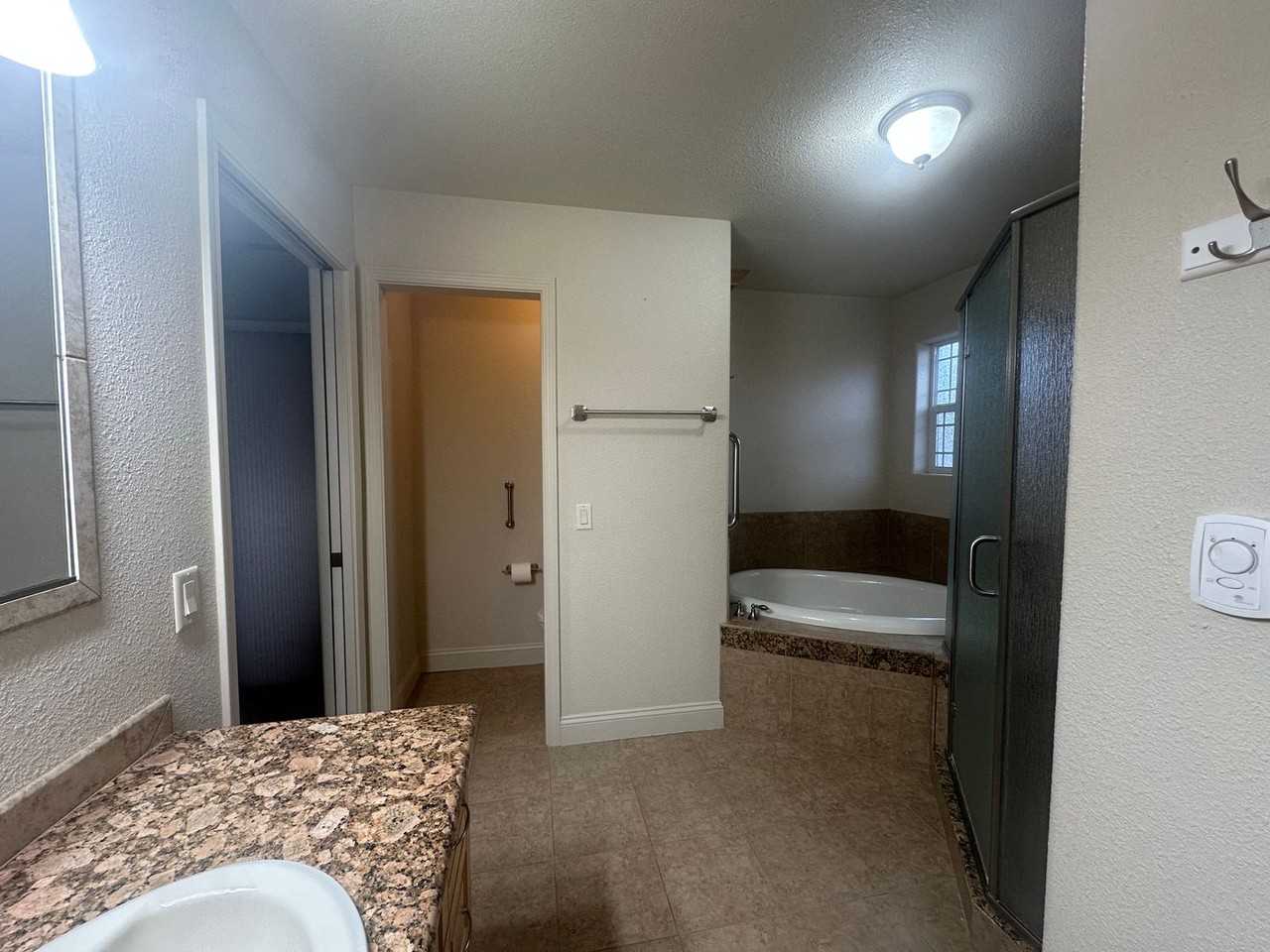 1340 Johnson Ln - Photo 4 of 6