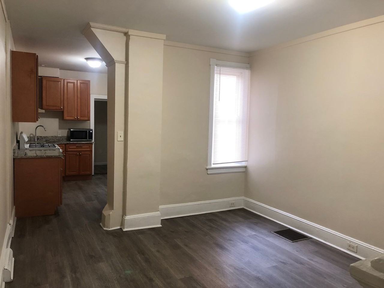 825 Beatty St - Photo 4 of 19