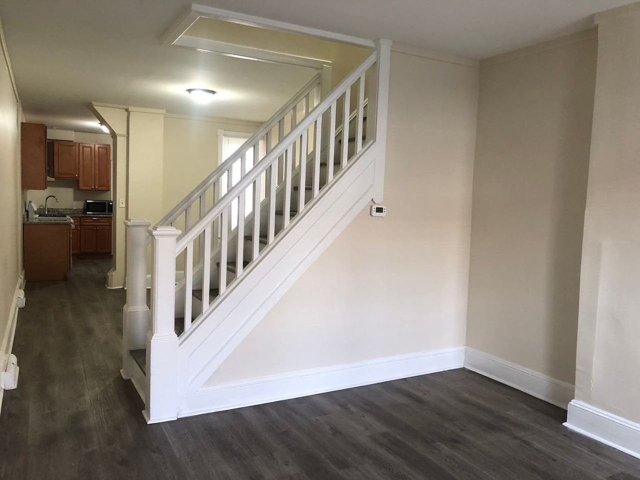 825 Beatty St - Photo 5 of 19