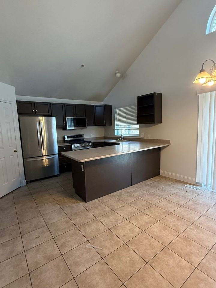 1614 N 150 E - Photo 4 of 12