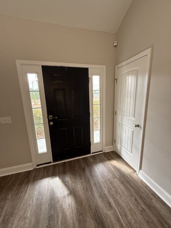 419 Vickers Rd Se - Photo 4 of 20