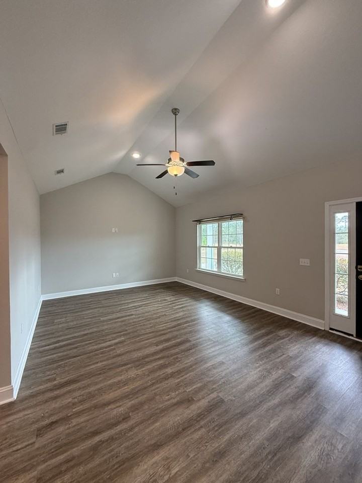 419 Vickers Rd Se - Photo 6 of 20