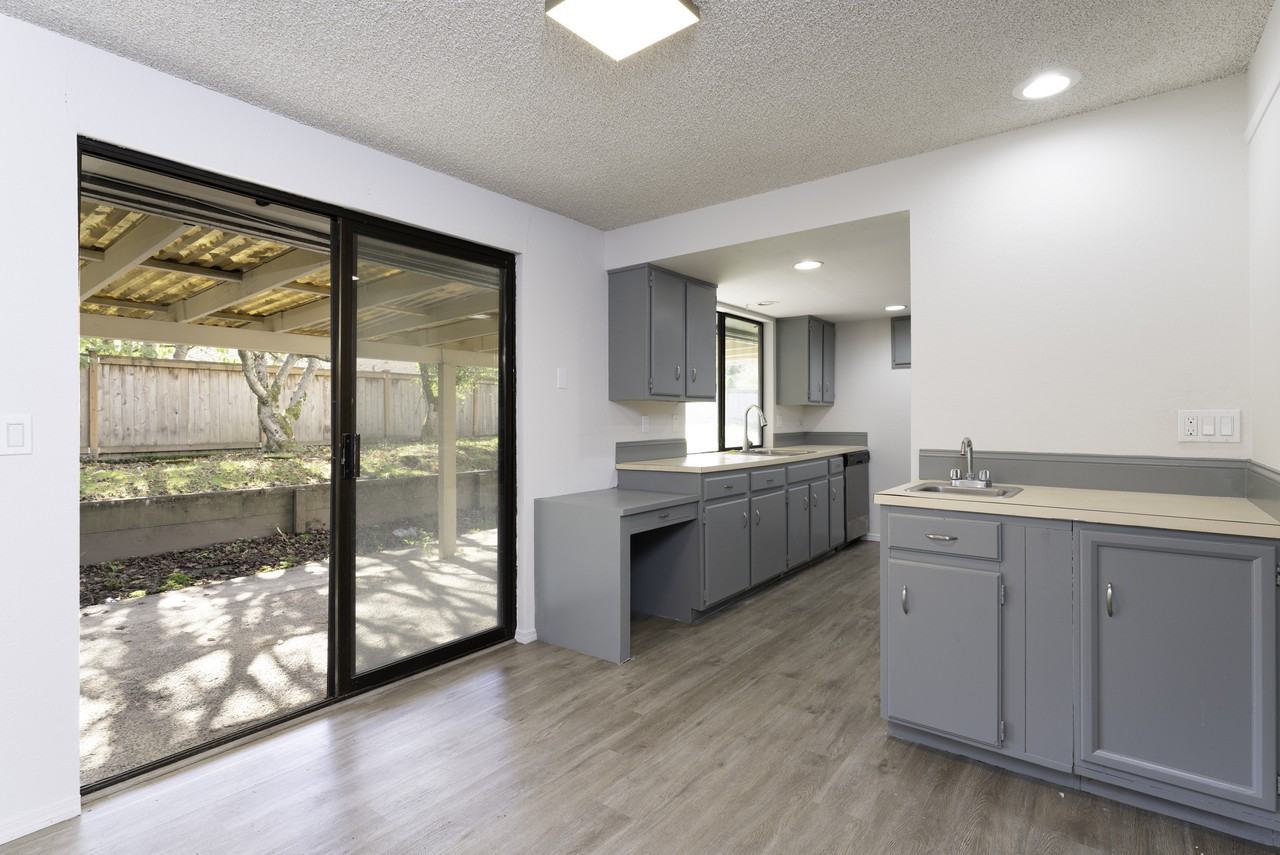 14525 Ne 6th Pl #1 - Photo 7 of 30