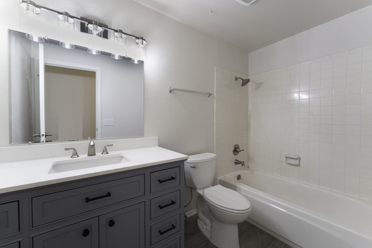 14525 Ne 6th Pl #1 - Photo 7 of 30