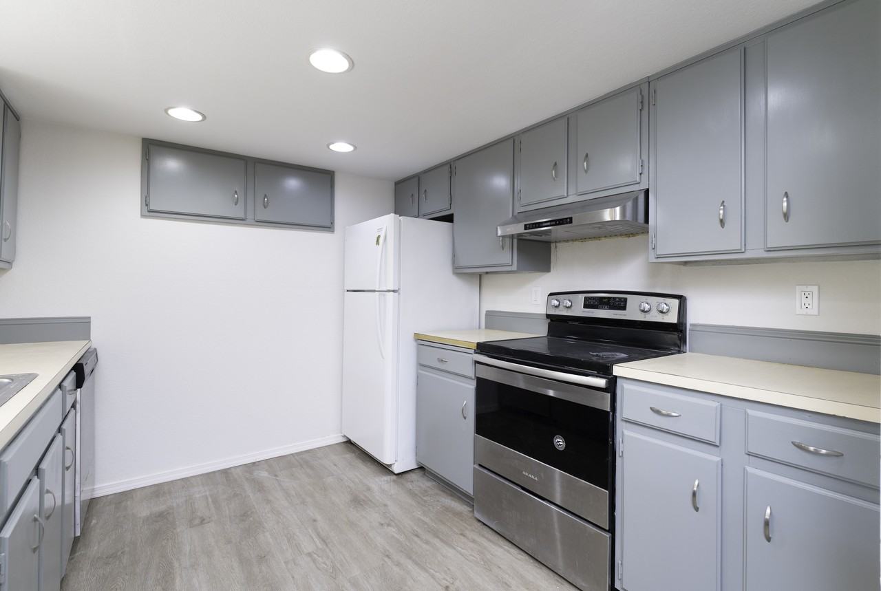 14525 Ne 6th Pl #1 - Photo 3 of 30