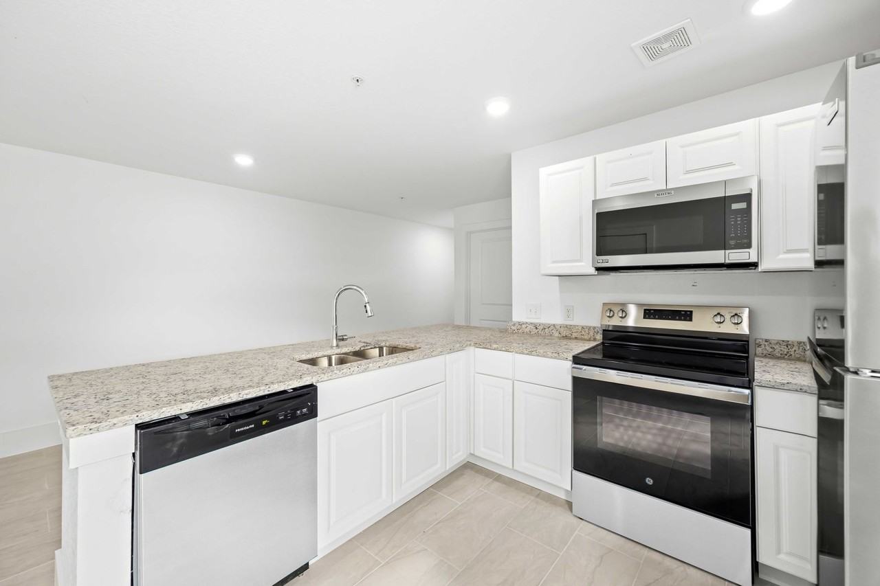 Ware - Photo 5 of 15