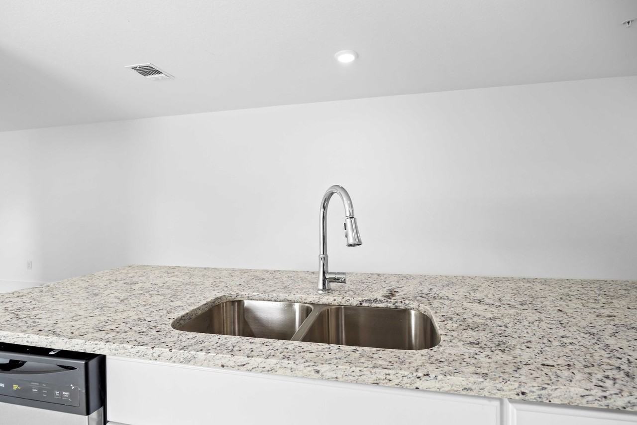 Ware - Photo 7 of 15