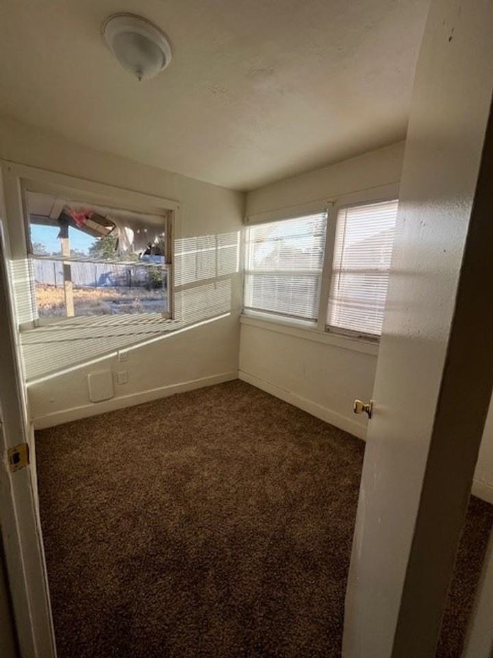 2416 Center St - Photo 5 of 6