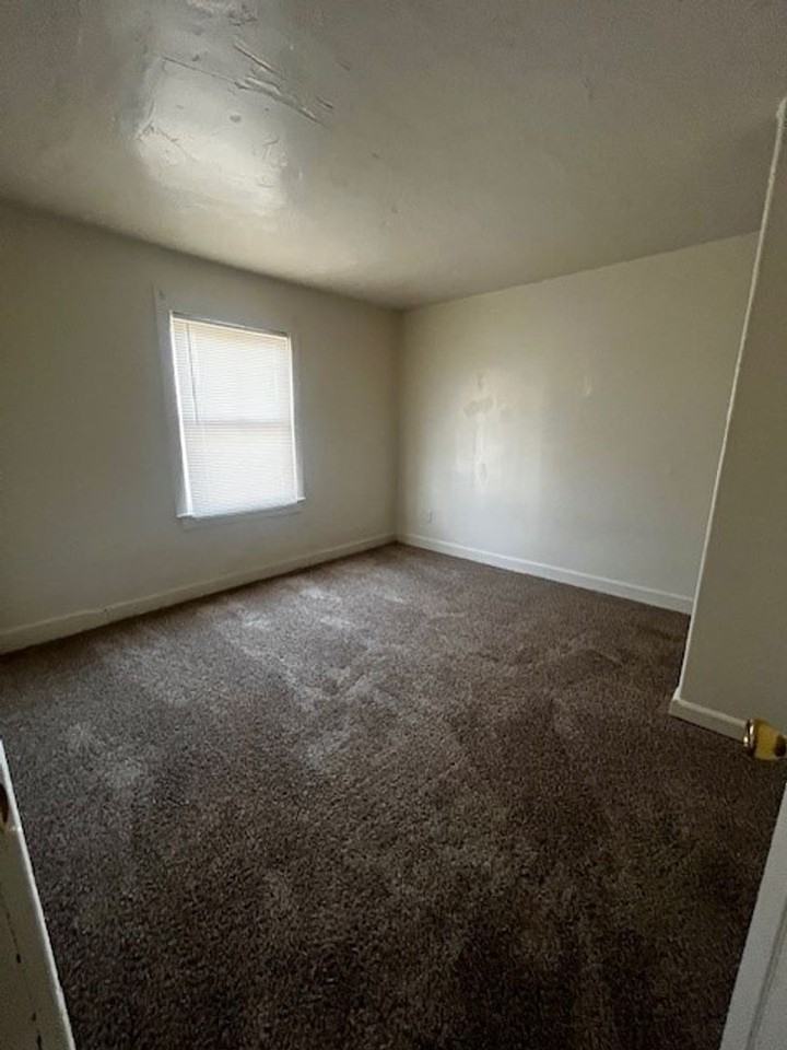 2416 Center St - Photo 6 of 6