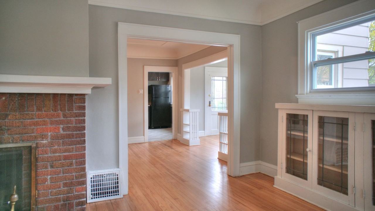 2865 N Frederick Ave - Photo 3 of 28