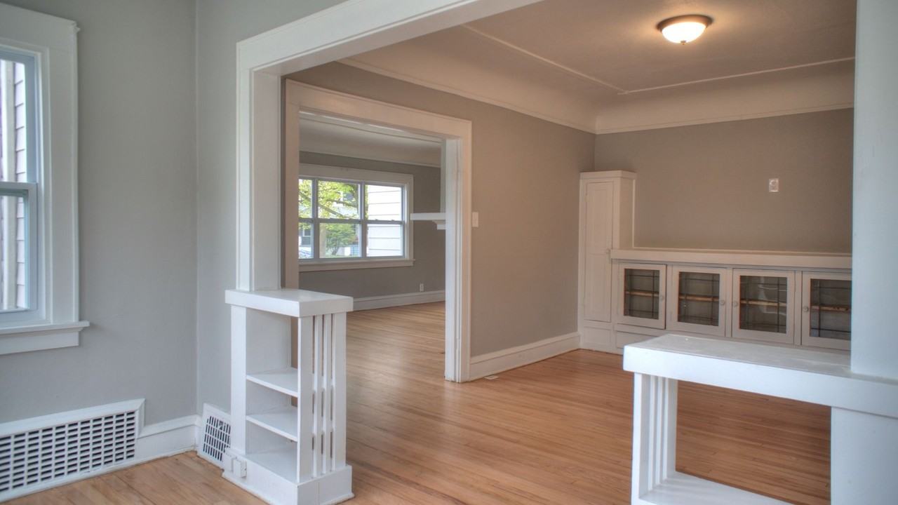 2865 N Frederick Ave - Photo 6 of 28