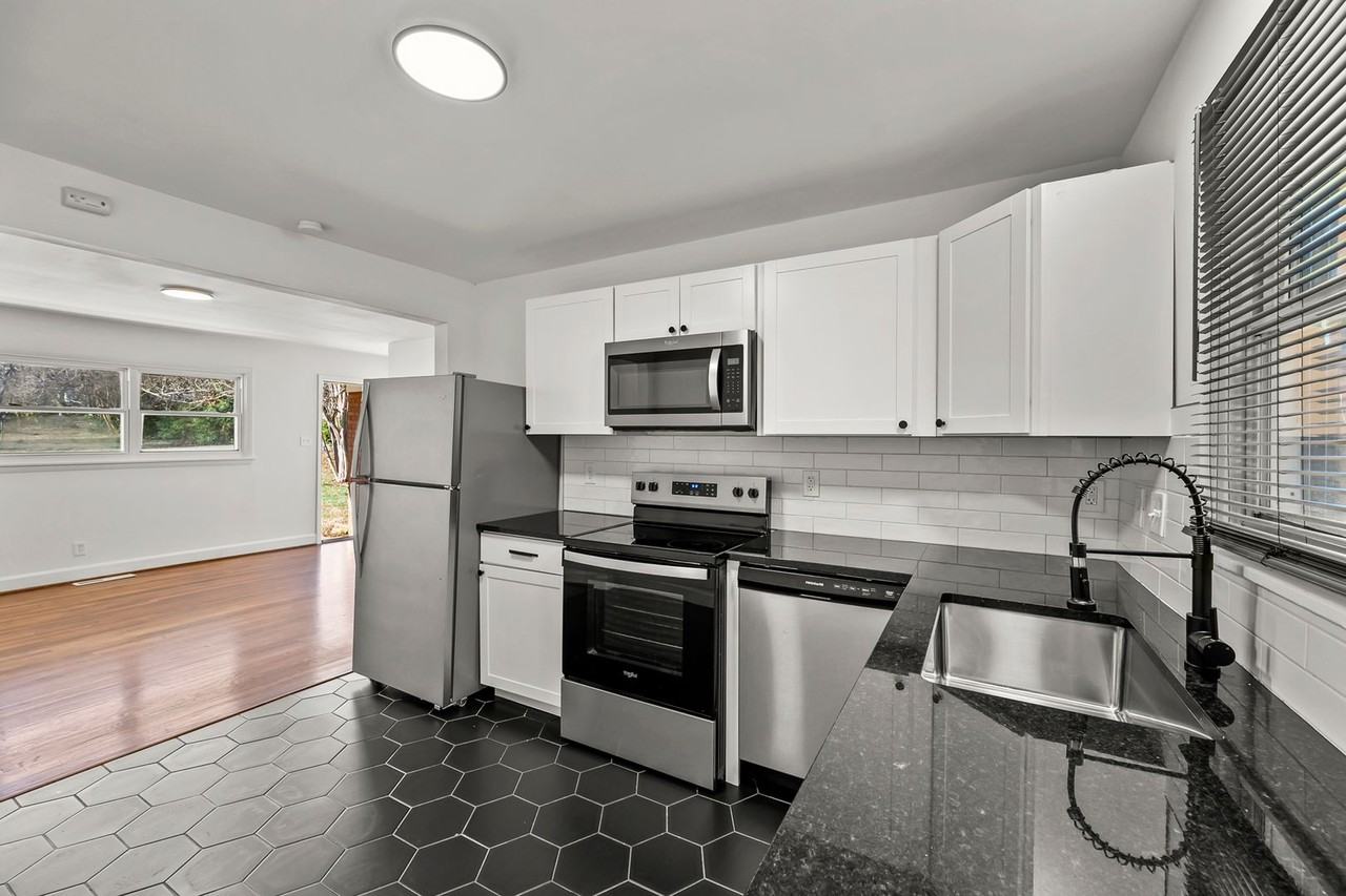 Brand new Avera apartments! - Photo 7 of 37