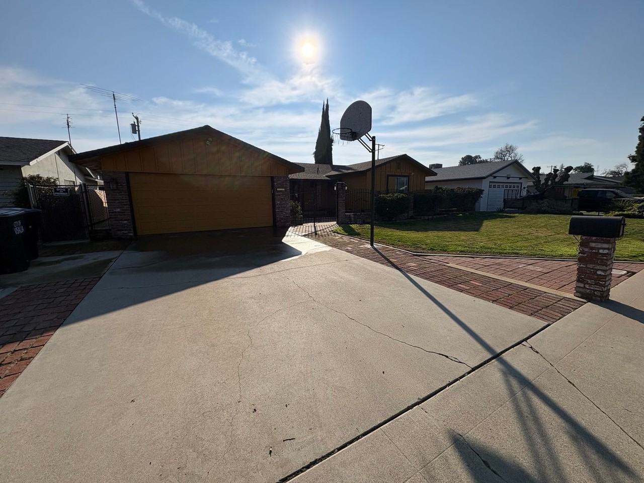 1413 W Cambridge Ave - Photo 2 of 40