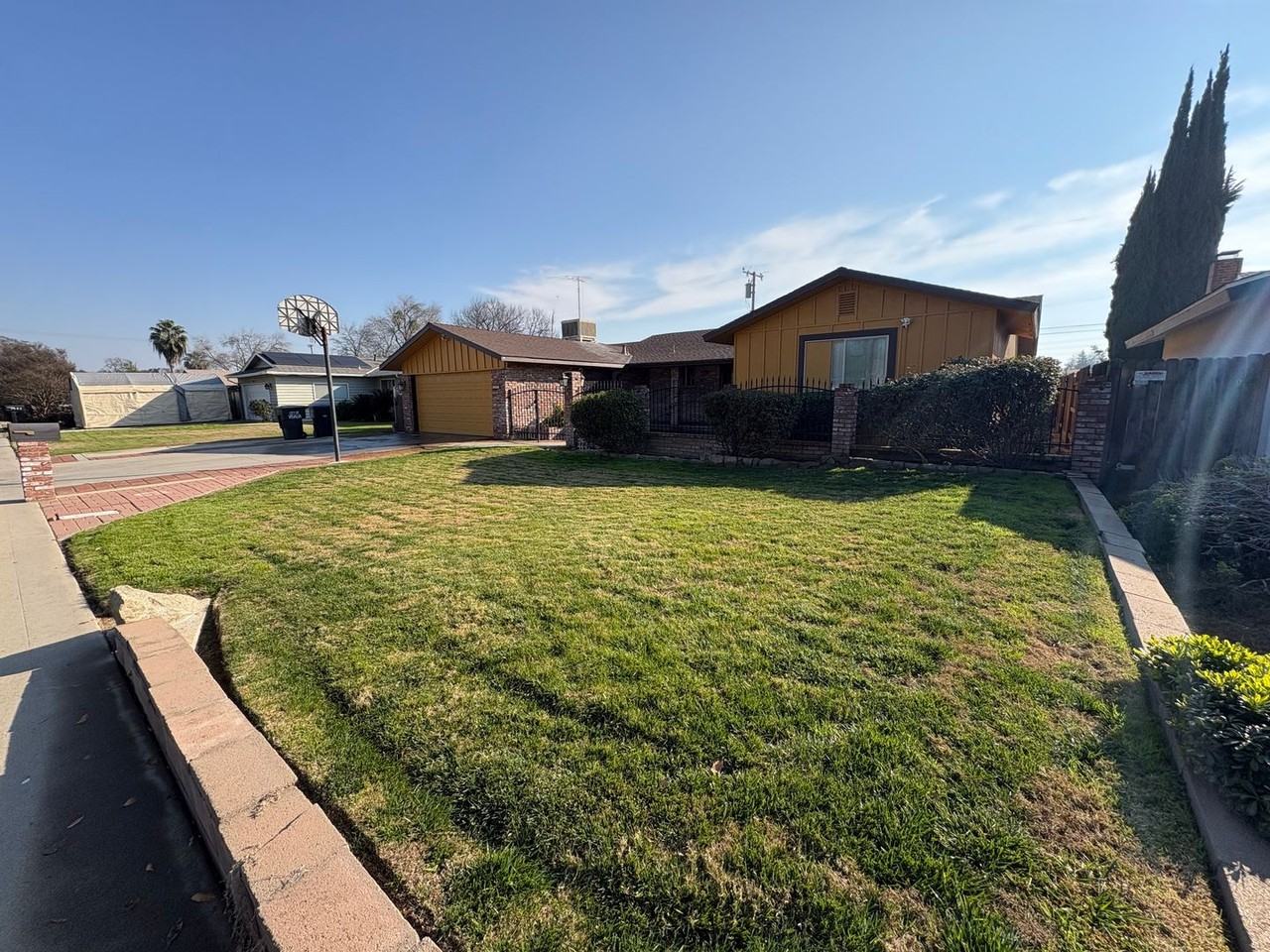 1413 W Cambridge Ave - Photo 3 of 40