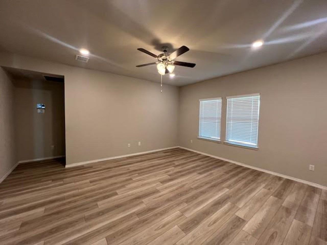 4008 Halo St - Photo 3 of 21