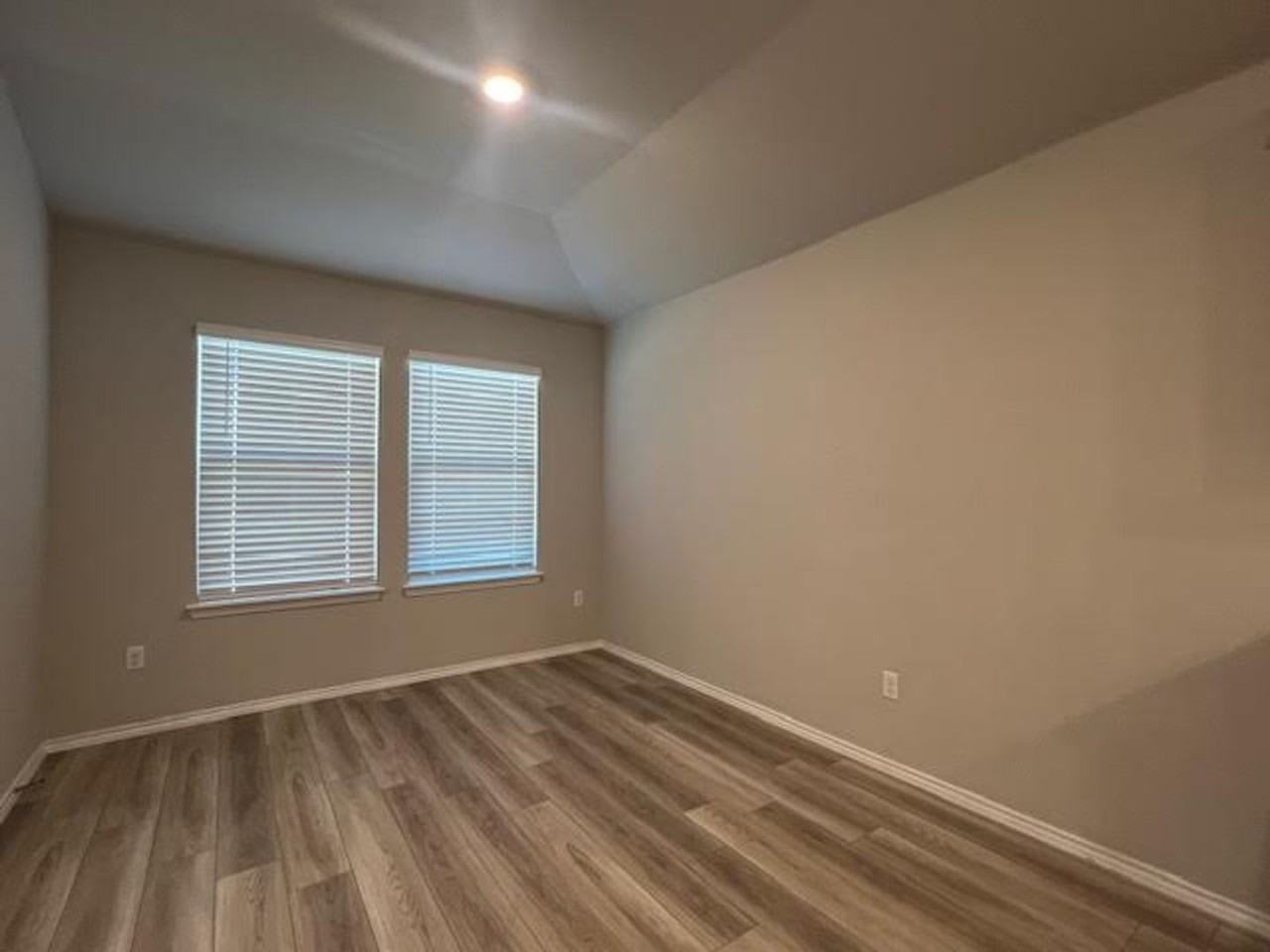 4008 Halo St - Photo 4 of 21