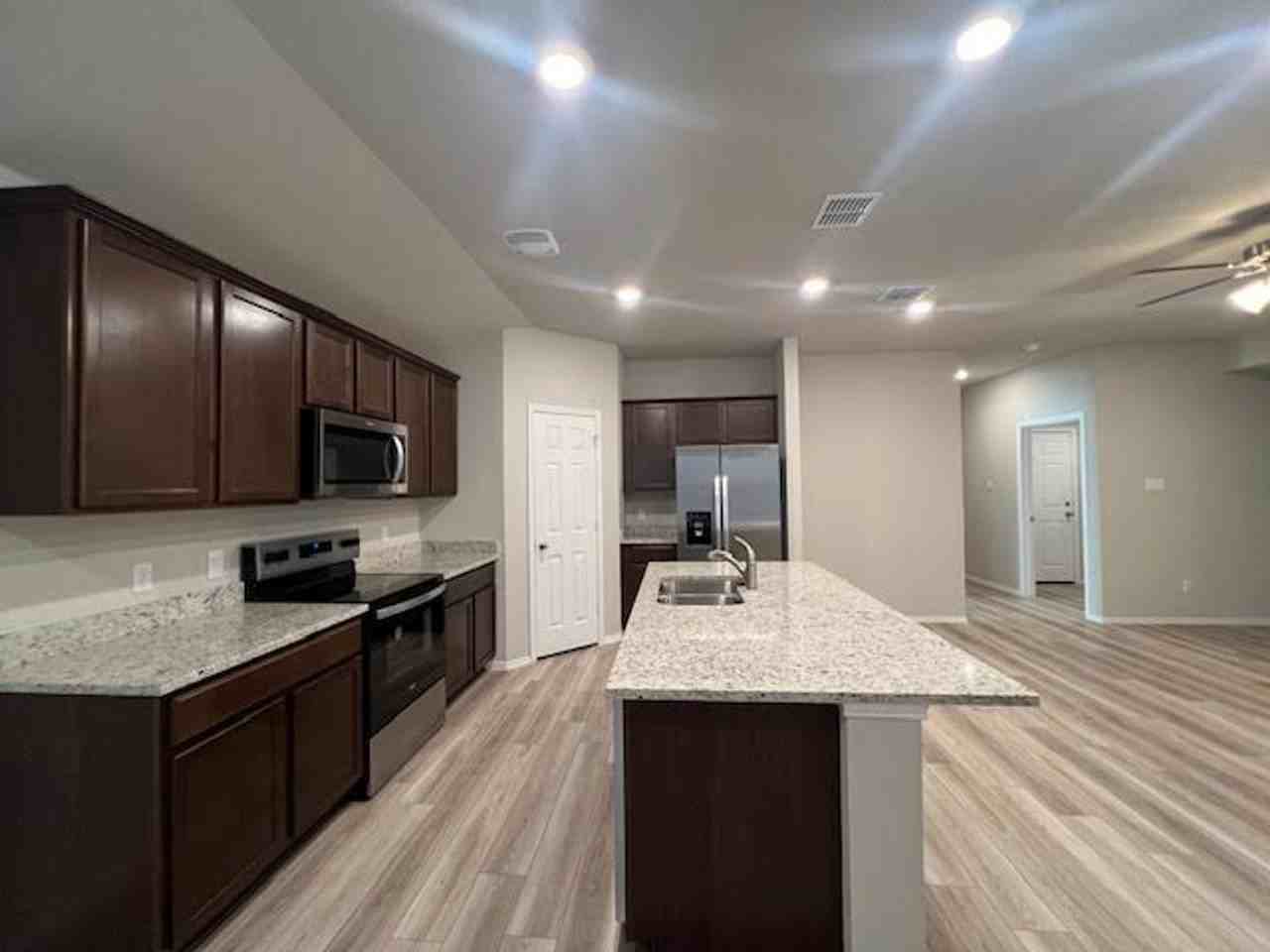 4008 Halo St - Photo 5 of 21