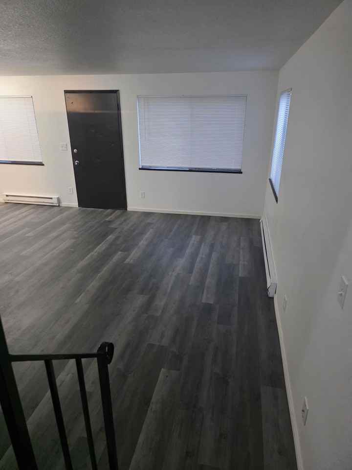 Rose Manor - Photo 3 of 12