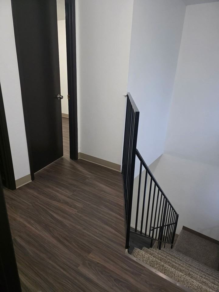 Rose Manor - Photo 4 of 12