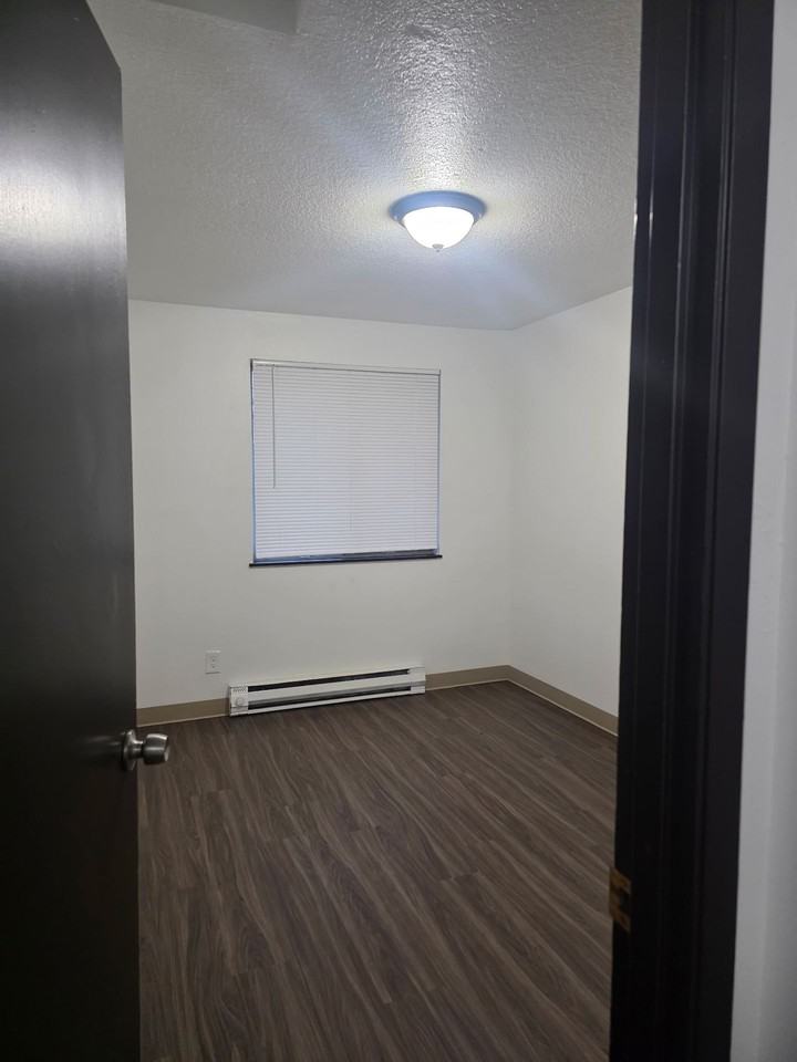 Rose Manor - Photo 6 of 12