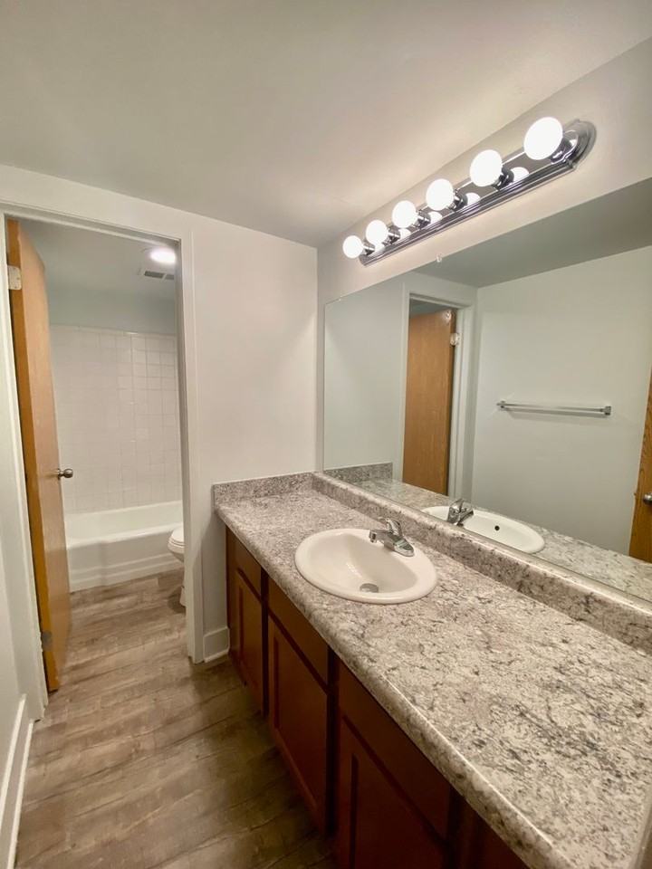 Ambassador East Apartments - Photo 7 of 28