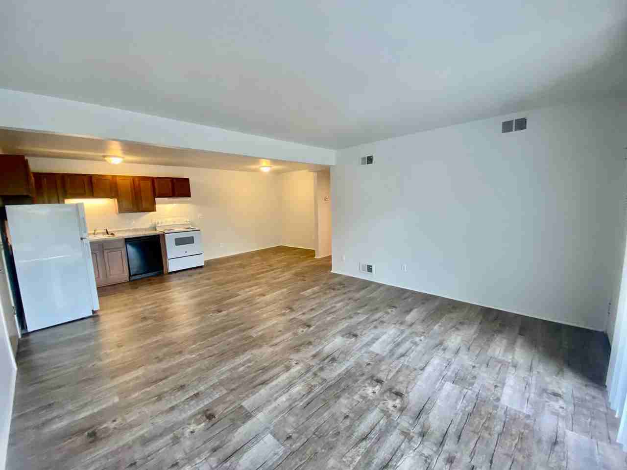 Ambassador East Apartments - Photo 3 of 29