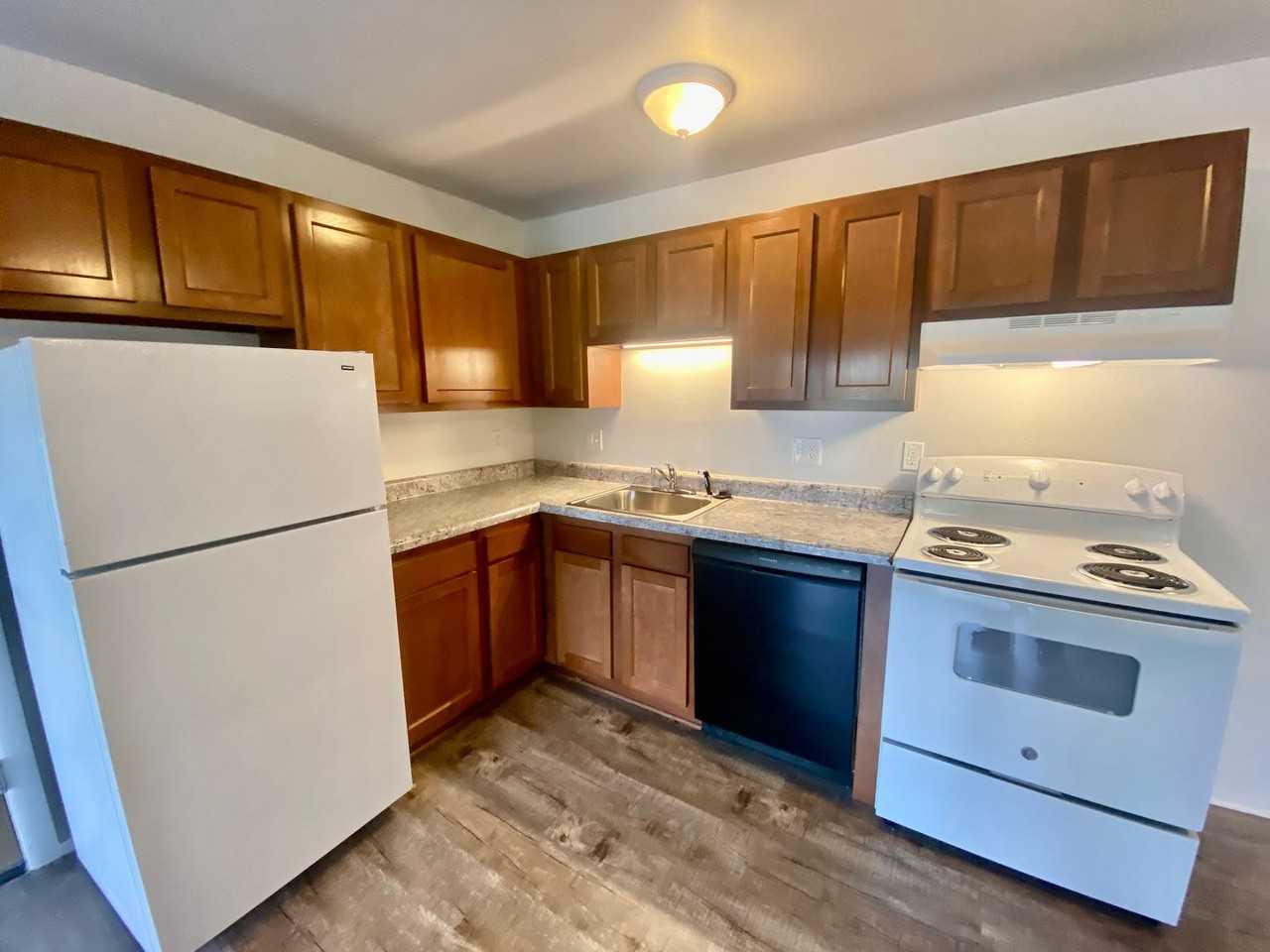 Ambassador East Apartments - Photo 2 of 29