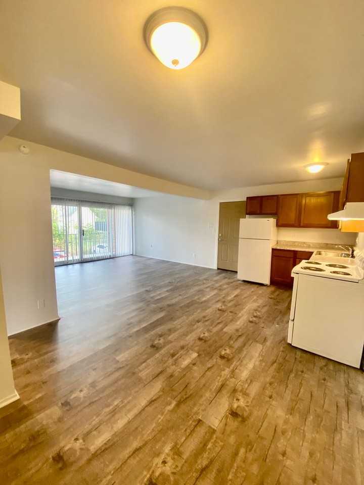 Ambassador East Apartments - Photo 4 of 29