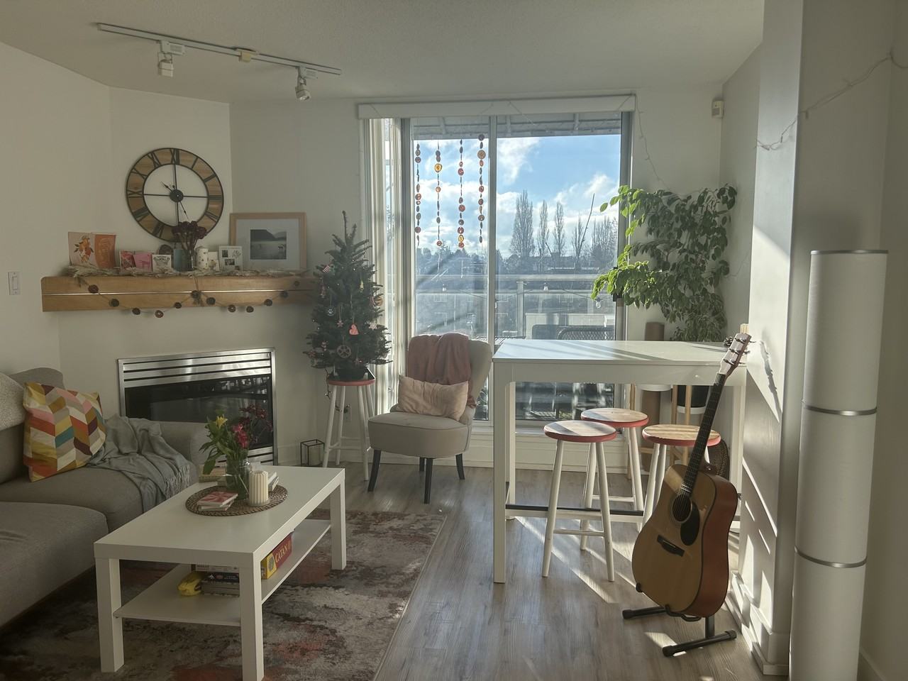 1979 Yew Street - Photo 2 of 10