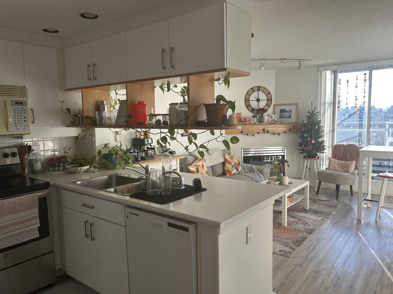 1979 Yew Street - Photo 3 of 10