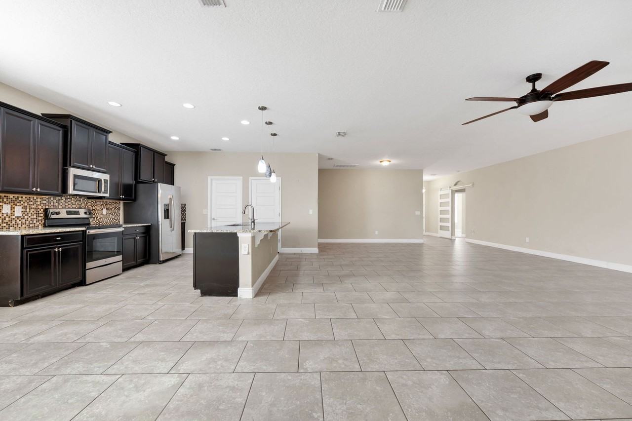 4512 Linwood Trace Ln - Photo 3 of 31