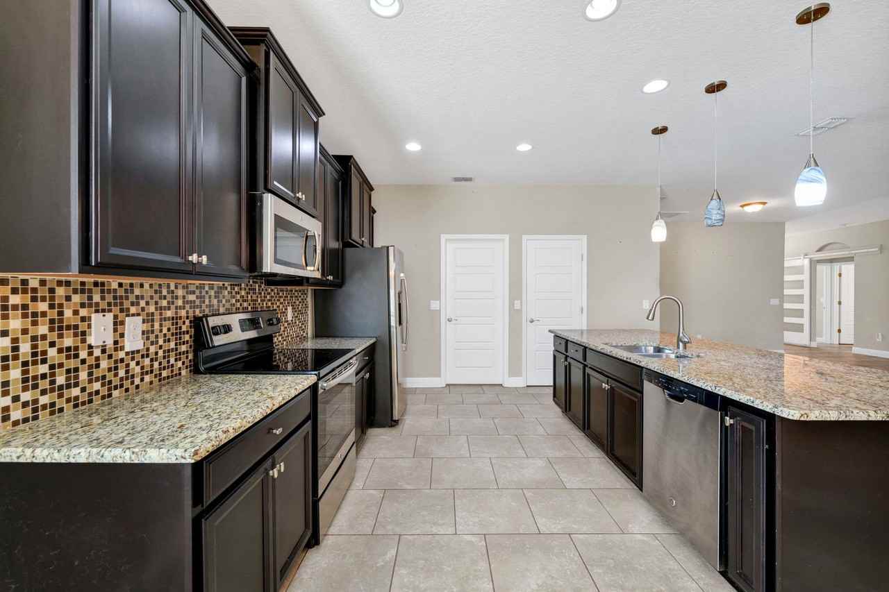 4512 Linwood Trace Ln - Photo 4 of 31