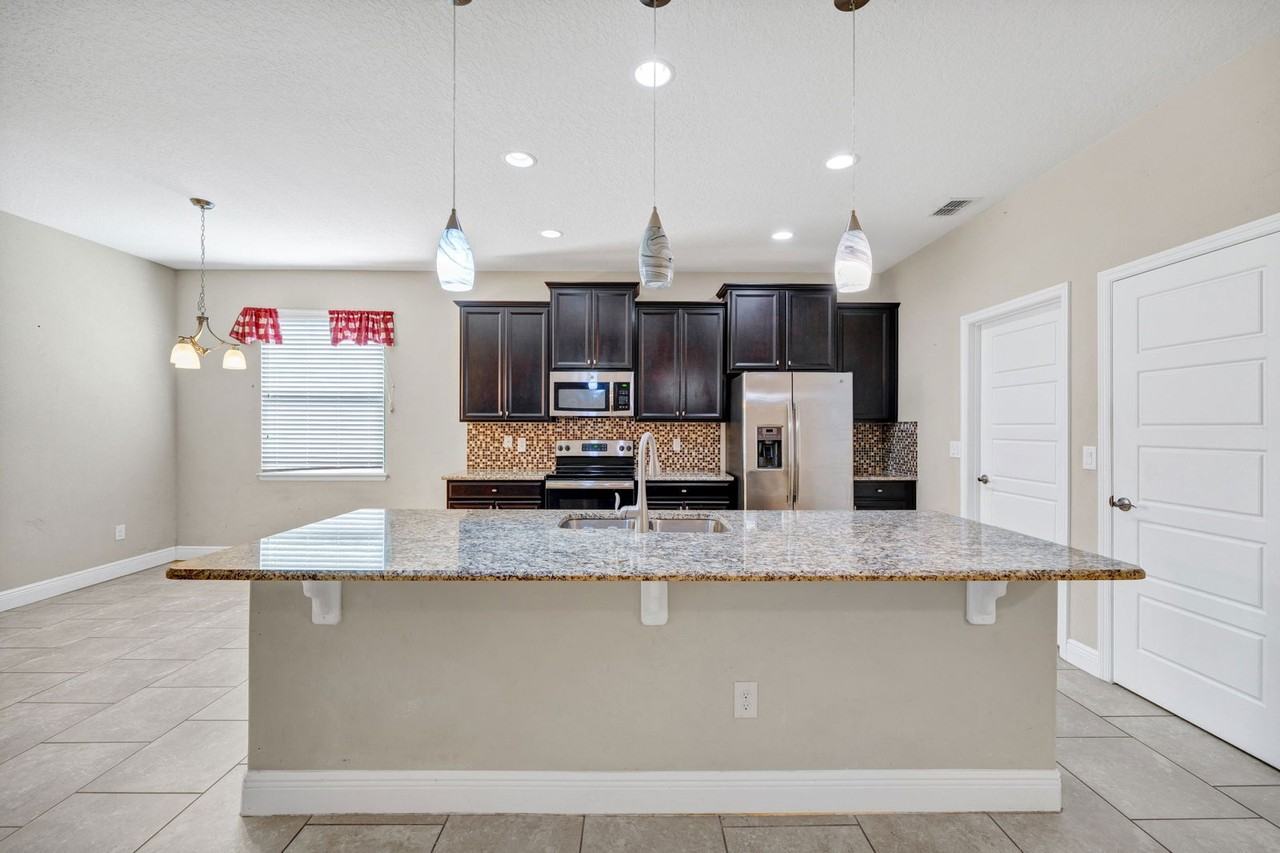 4512 Linwood Trace Ln - Photo 7 of 31