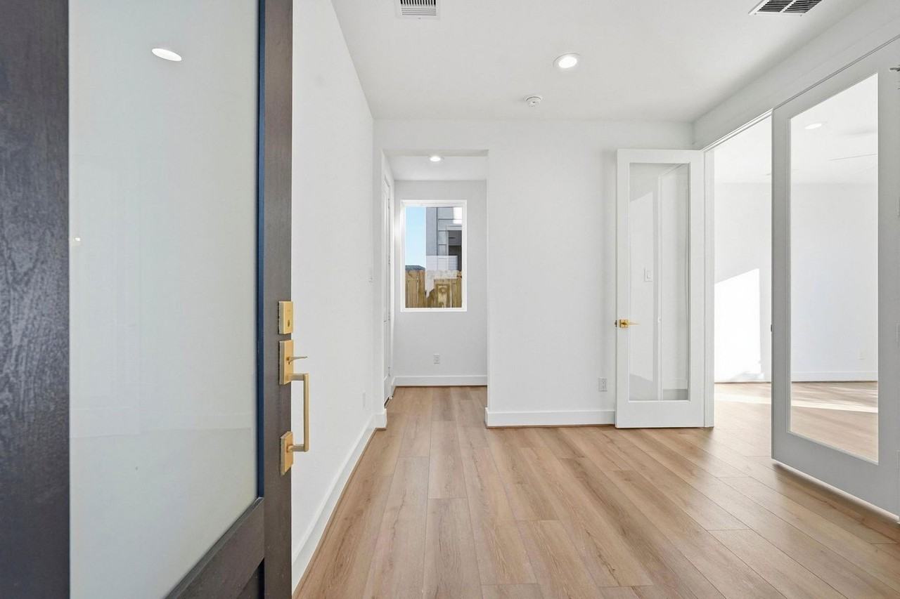 3828 Wilmer St - Photo 2 of 23