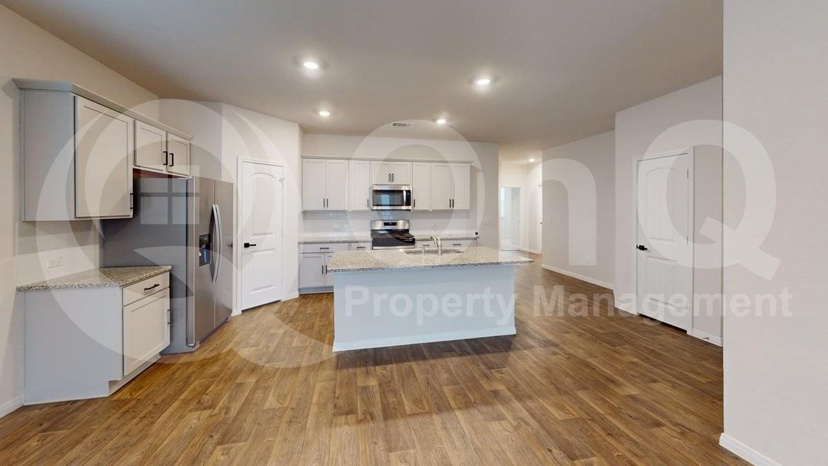 245 Brooklyn Dr - Photo 3 of 23