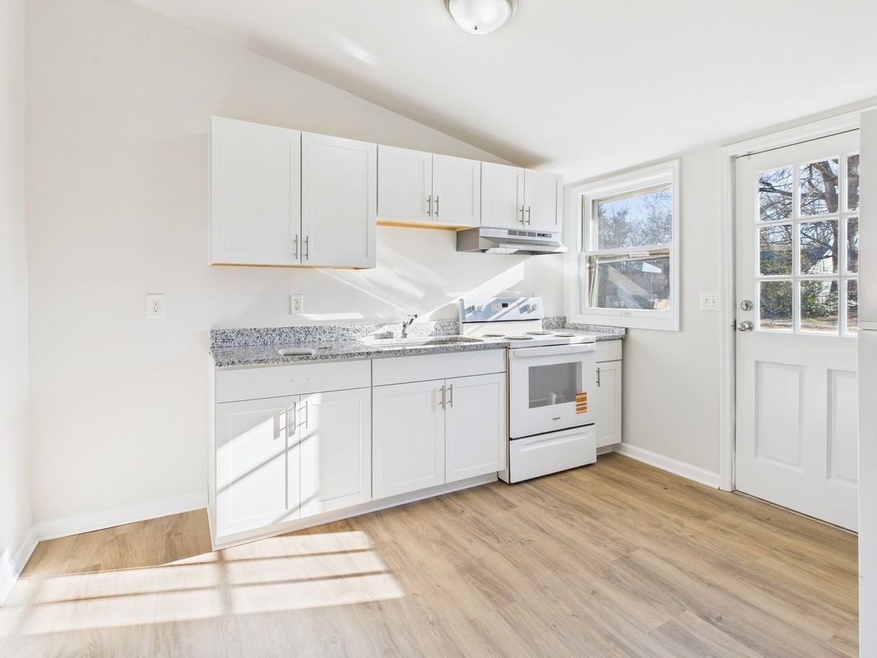 6113 Ullswater Ave - Photo 6 of 16