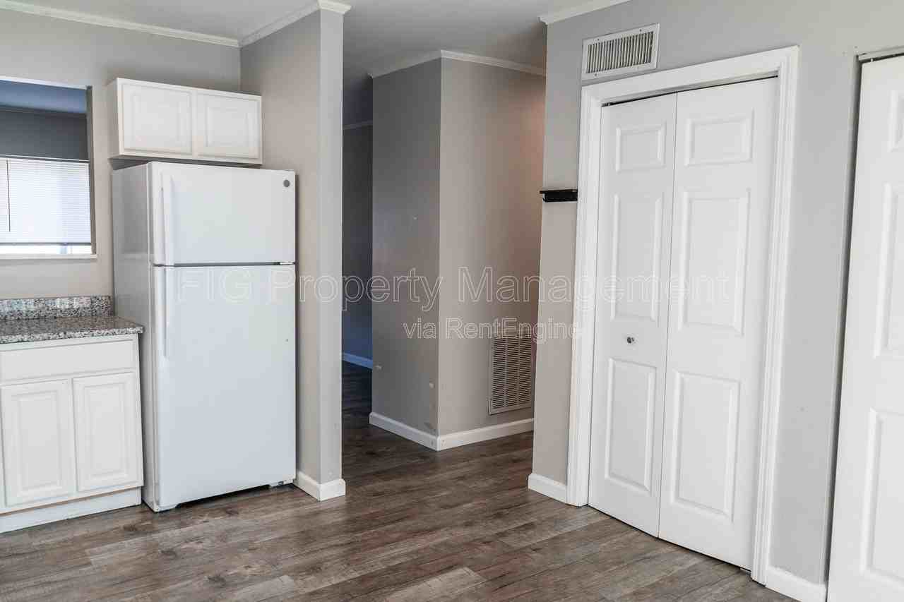 112 Louella Dr - Photo 3 of 19