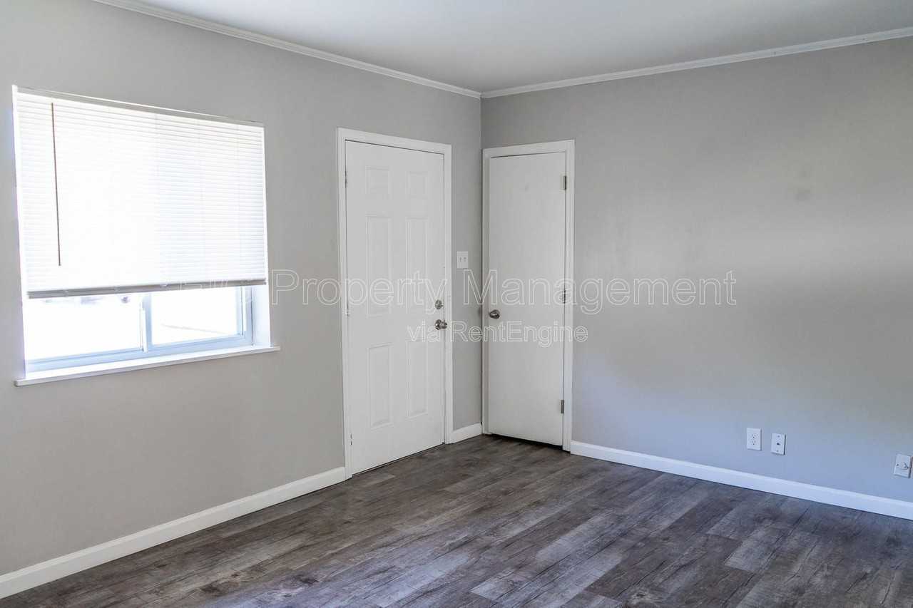 112 Louella Dr - Photo 6 of 19