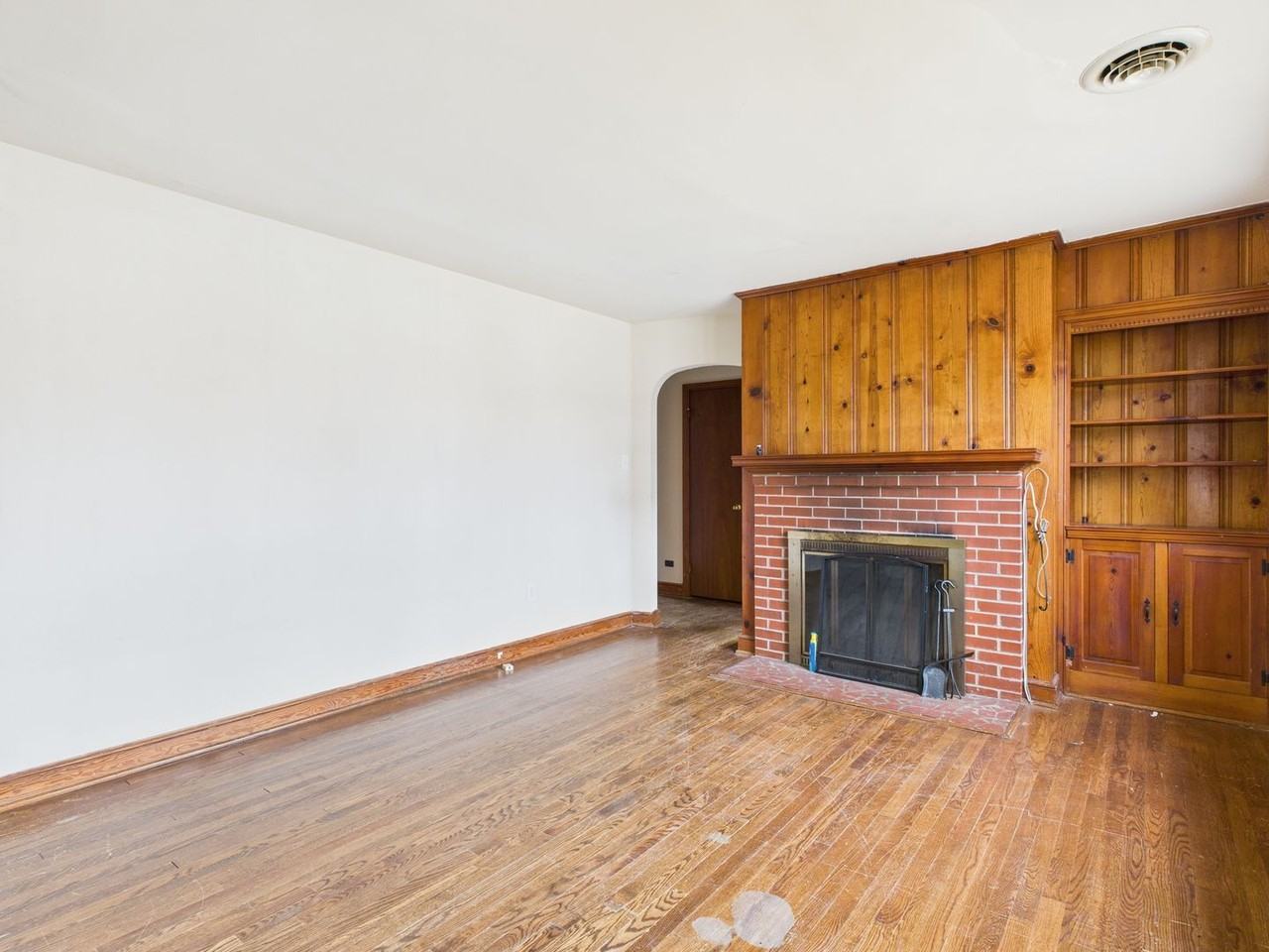 637 Woodhaven Dr - Photo 5 of 33