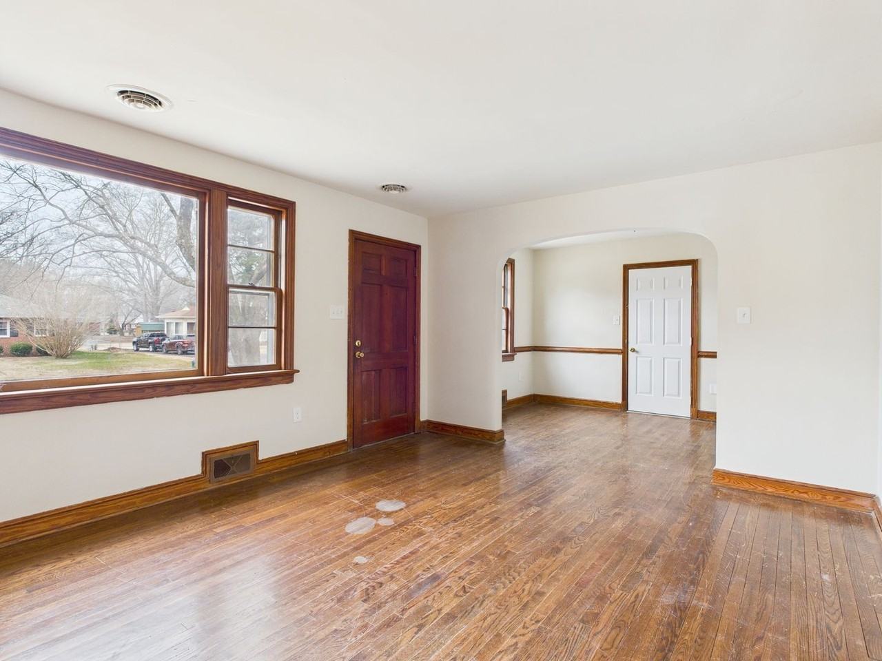 637 Woodhaven Dr - Photo 6 of 33