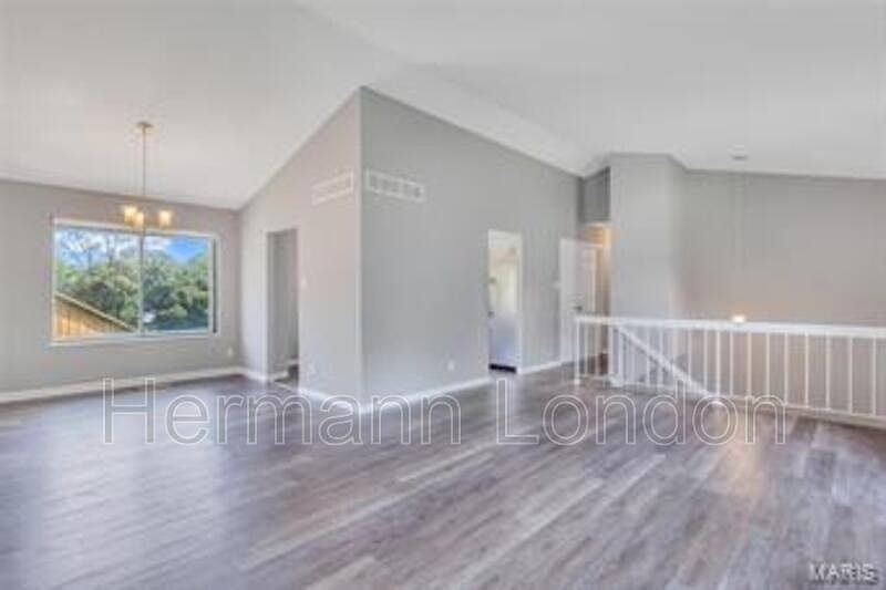 5227 Suntrail Dr - Photo 3 of 24