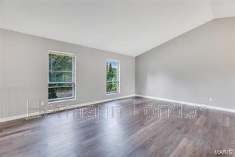 5227 Suntrail Dr - Photo 4 of 24