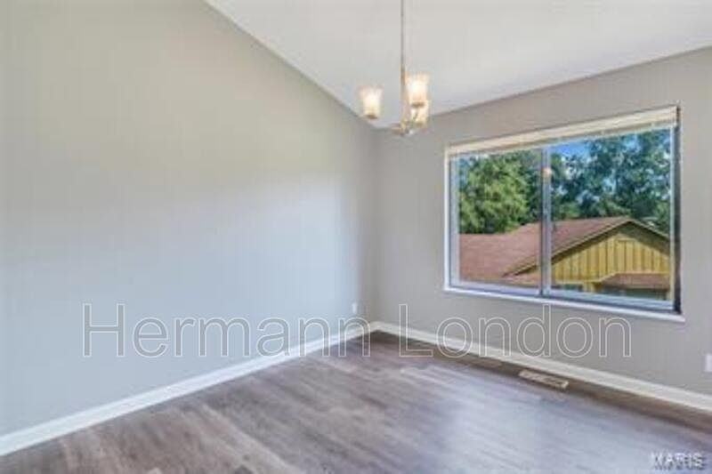 5227 Suntrail Dr - Photo 5 of 24