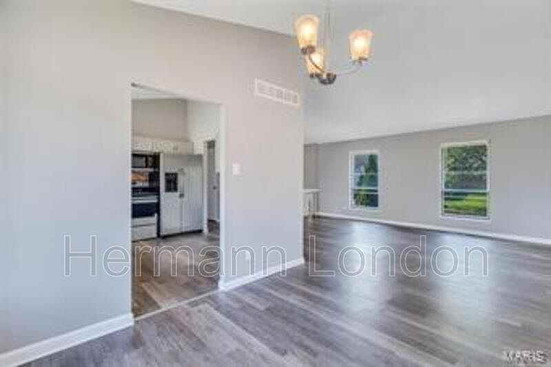 5227 Suntrail Dr - Photo 6 of 24