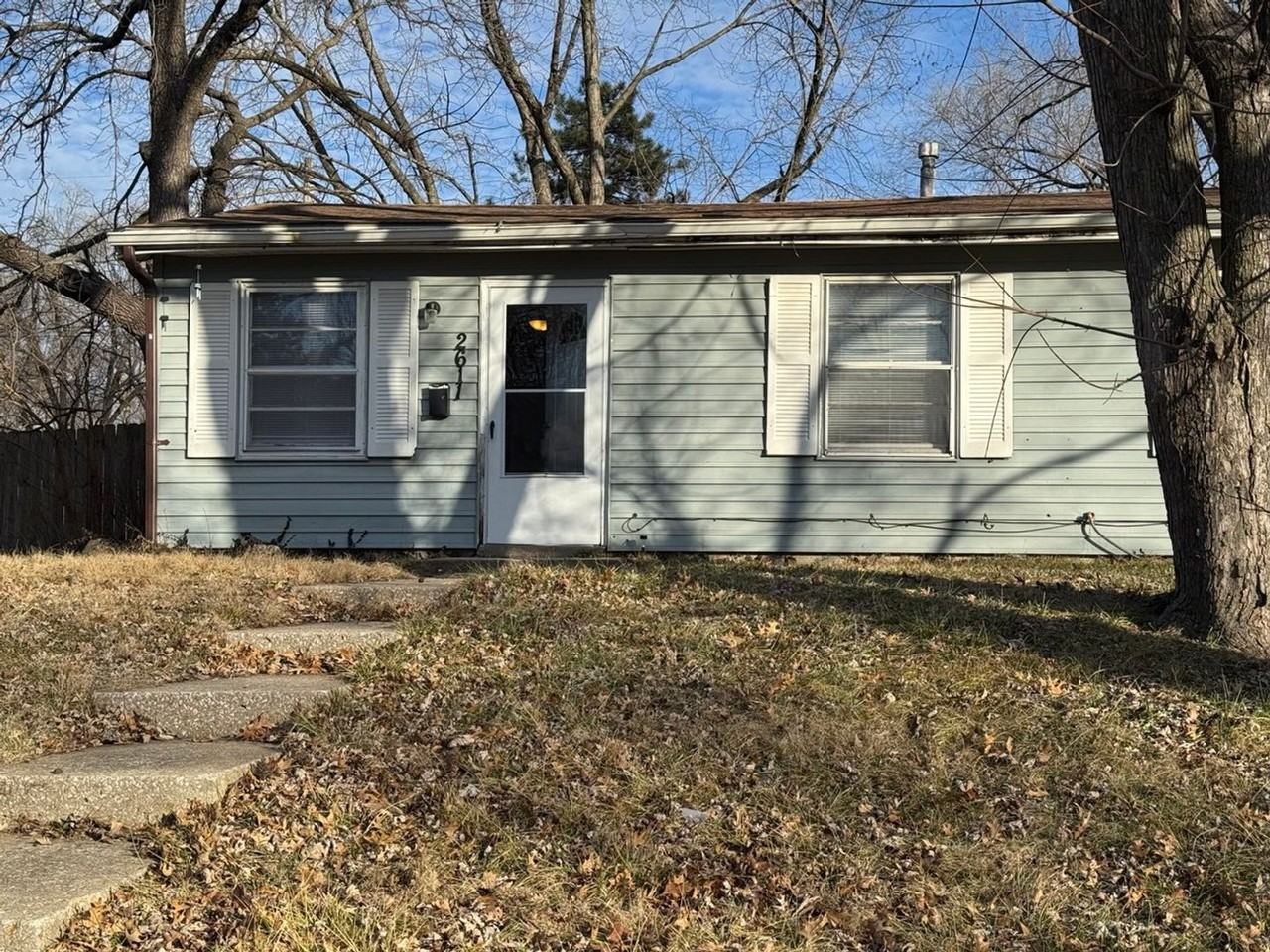 2611 S 48th Ter - Photo 2 of 7