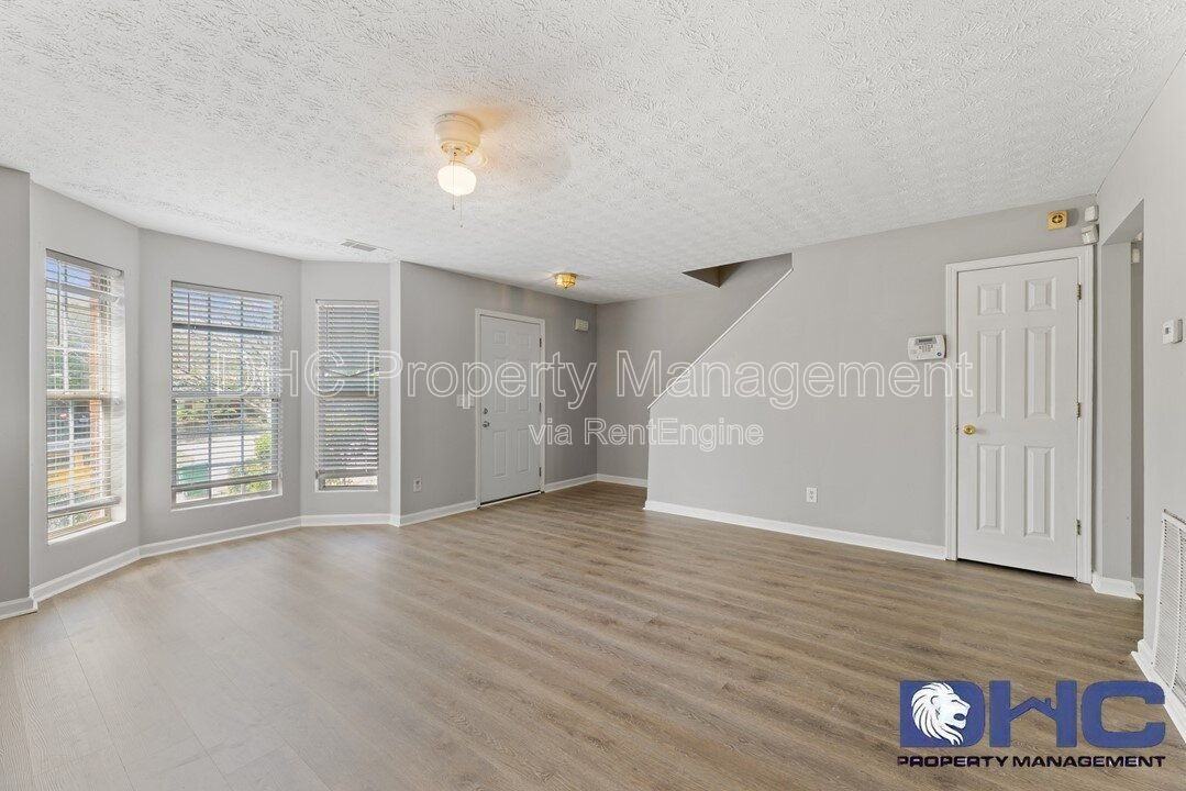 5876 Strathmoor Manor Cir - Photo 2 of 11