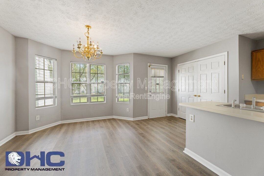 5876 Strathmoor Manor Cir - Photo 3 of 11