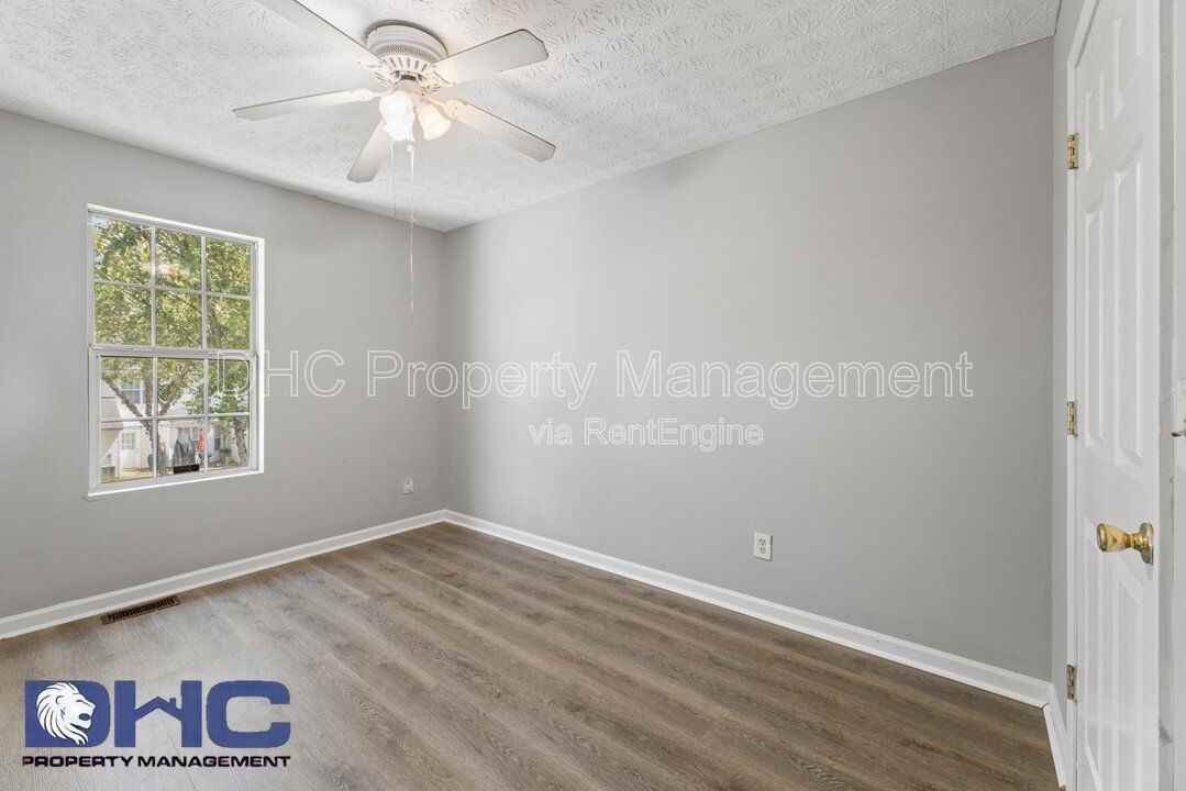 5876 Strathmoor Manor Cir - Photo 5 of 11